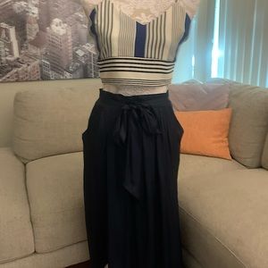 Forever 21 Long Navy Blue Skirt w:pockets & matching top. Size L NWT